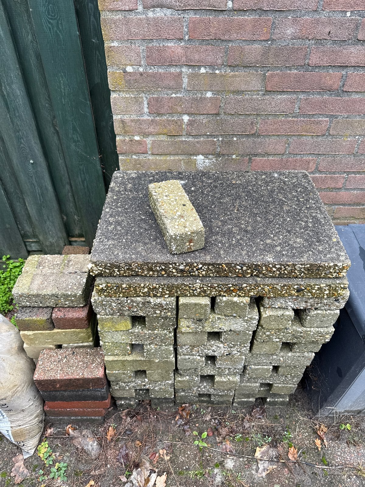 Diverse gebruikte stenen en tegels, Ophalen, Gebruikt, Beton