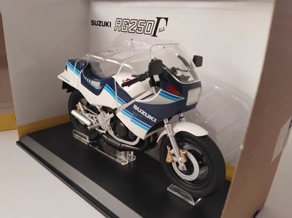 Suzuki RG250r 1:12 aoshima, MayCheong, Nieuw, Ophalen of Verzenden, 1:9 t/m 1:12