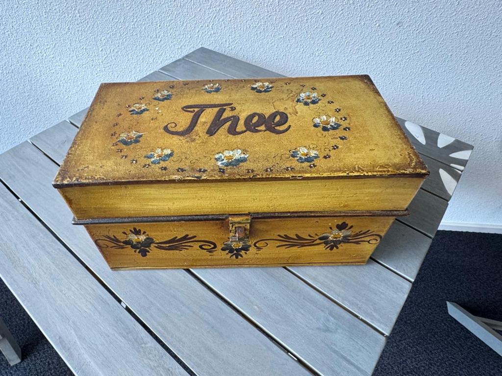 Vintage handbeschilderd theeblik - Oude theedoos, Ophalen of Verzenden, Gebruikt, Thee, Overige merken