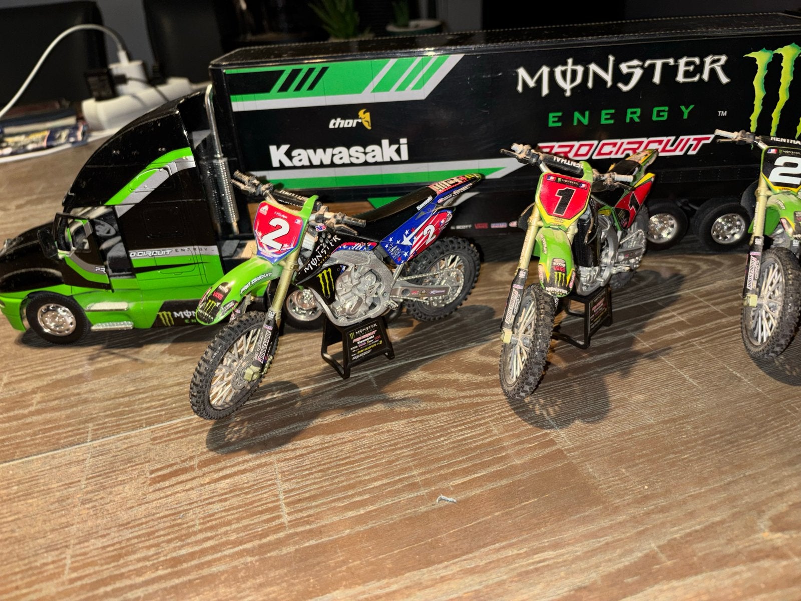 Ryan Villopoto vrachtwagen en 3 motors 2007 editie, Hobby en Vrije tijd, Gebruikt, 1:32 tot 1:50, Truck, Ophalen