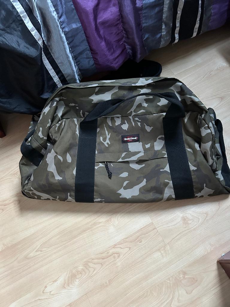 Eastpack legerweekendtas op wielen, Ophalen, Wieltjes, 20 tot 30 cm, 80 cm of meer