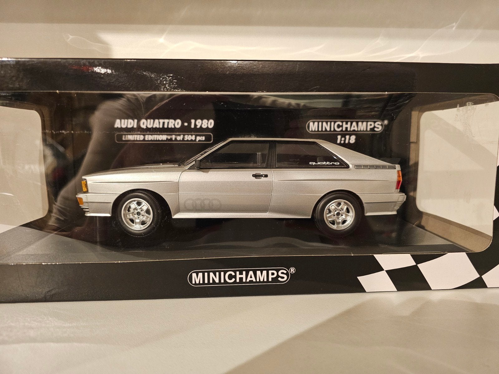 MINICHAMPS AUDI QUATTRO GRIJS 1:18 - Limited Edition, Ophalen of Verzenden, Zo goed als nieuw, Auto, MiniChamps