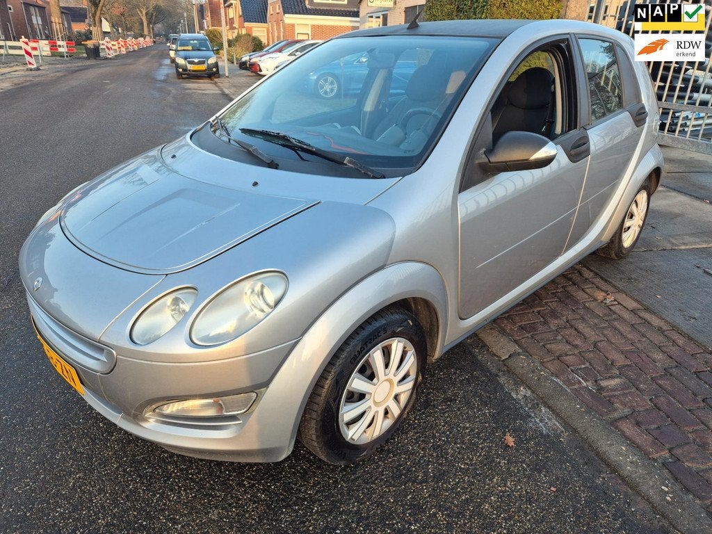Smart Forfour 1.3 pulse airco en leer, Auto's, Smart, Bedrijf, Handgeschakeld, Euro 4, Zilver of Grijs