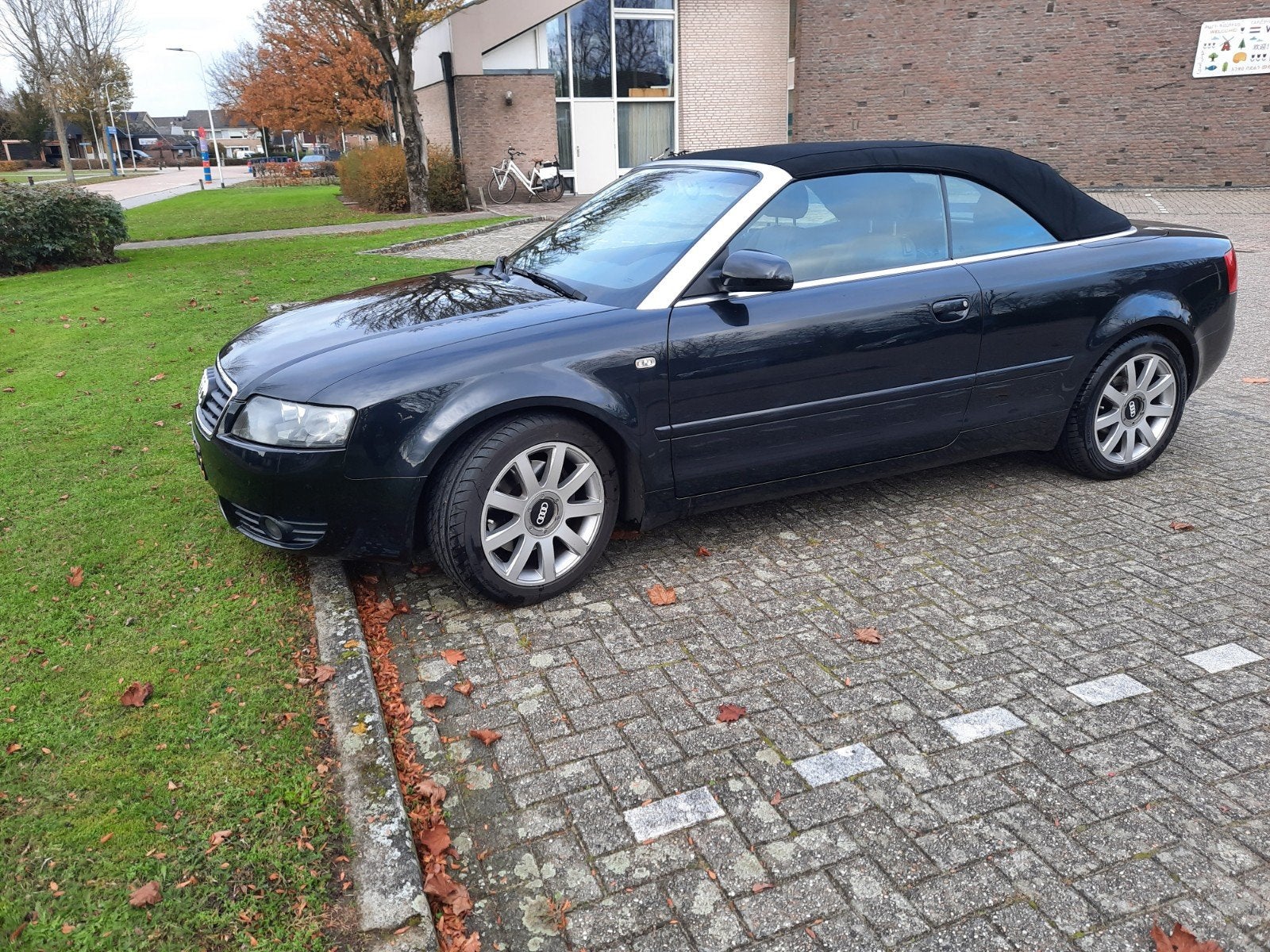 Audi A4 1.8 120KW Cabrio 2005 Zwart, Auto's, Audi, Voorwielaandrijving, 4 cilinders, Cabriolet, 4 stoelen