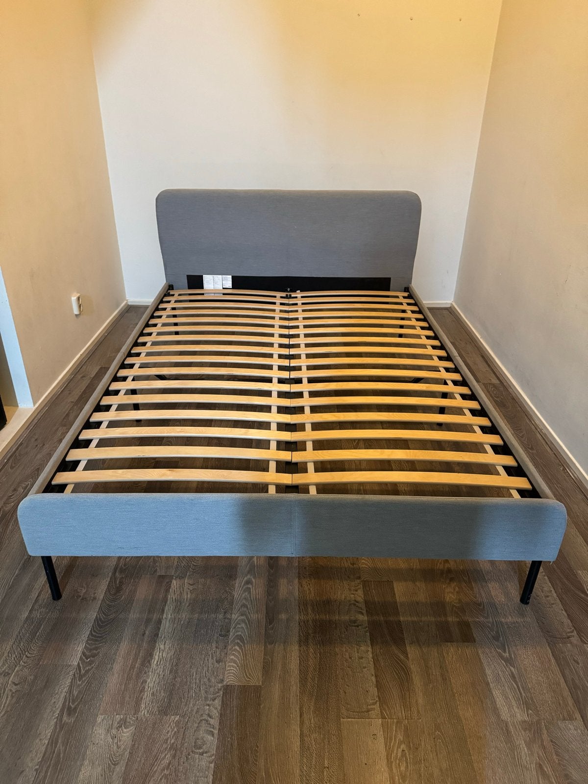 Gestofeerd Bed frame 200x 140cm