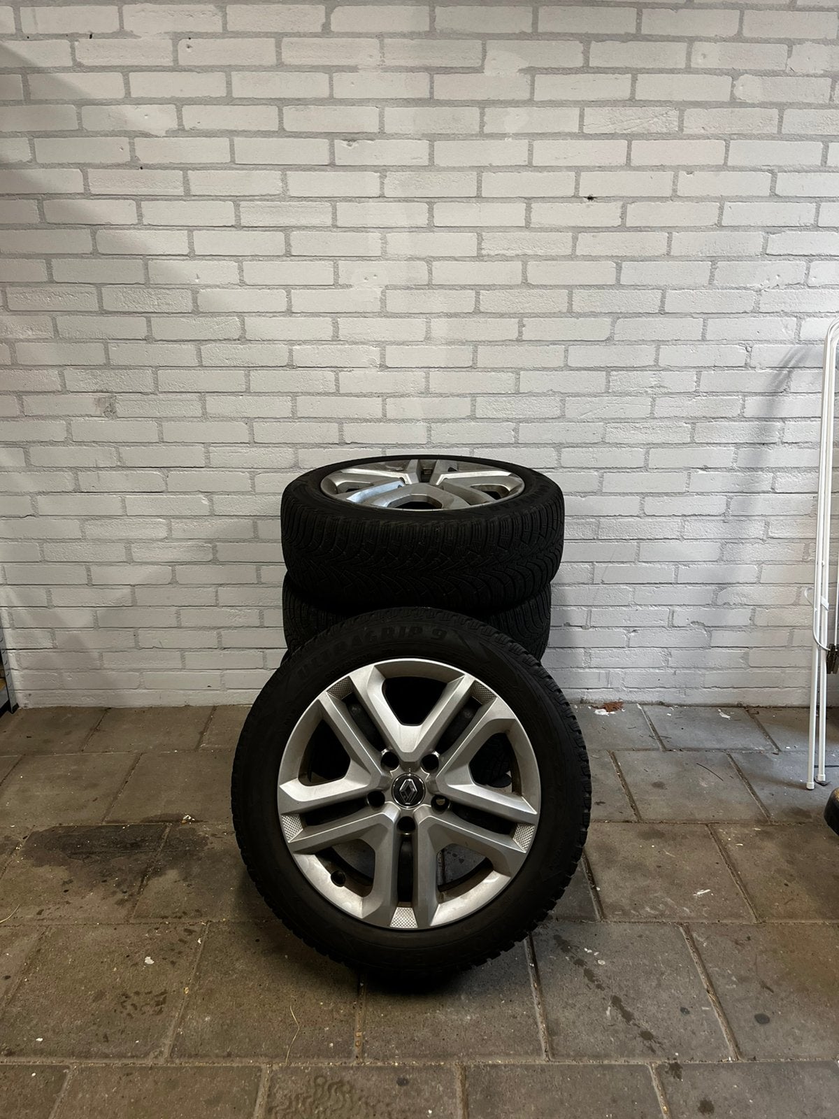 RENAULT MEGANE WINTERSET/WINTERBANDEN GOODYEAR ULTRAGRIP 9, Ophalen, 16 inch, Banden en Velgen, 205 mm