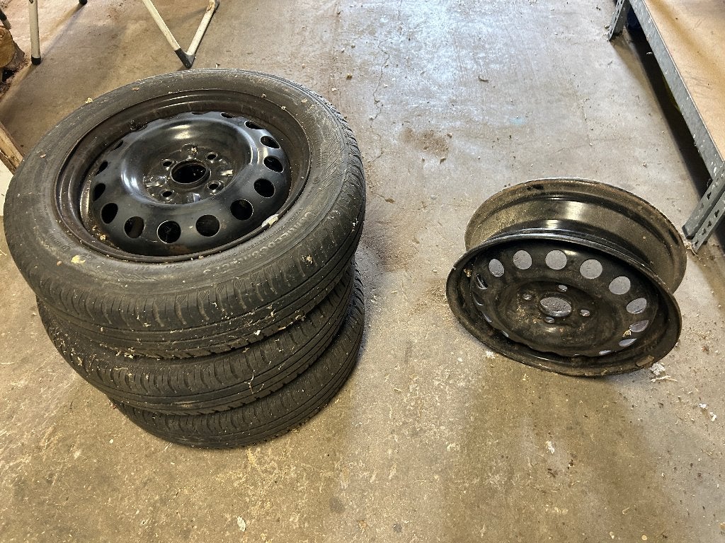 4 velgen, 3 banden voor Toyota aygo, Peugeot 107, Citroën c1, Ophalen, 14 inch, Gebruikt, 155 mm