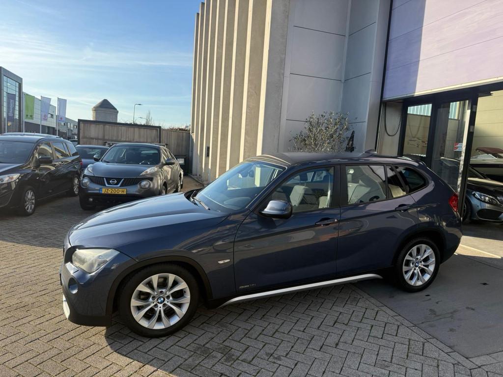 BMW X1 SDrive18i Executive AUTOMAAT! MOOIE AUTO! INRUIL MOGE, Auto's, Euro 5, Zwart, 4 cilinders, 150 pk