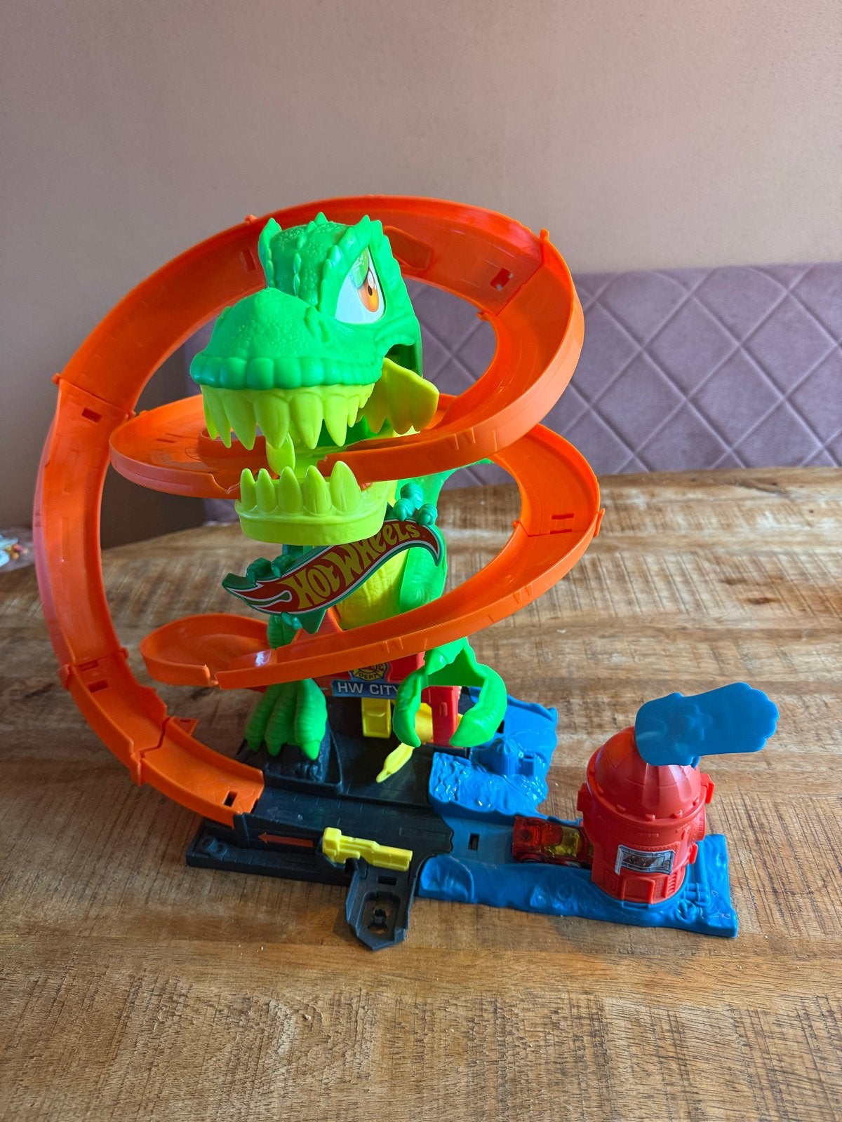 Hot Wheels Racebaan met Dinosaurus - Zo goed als nieuw, Ophalen of Verzenden, Zo goed als nieuw