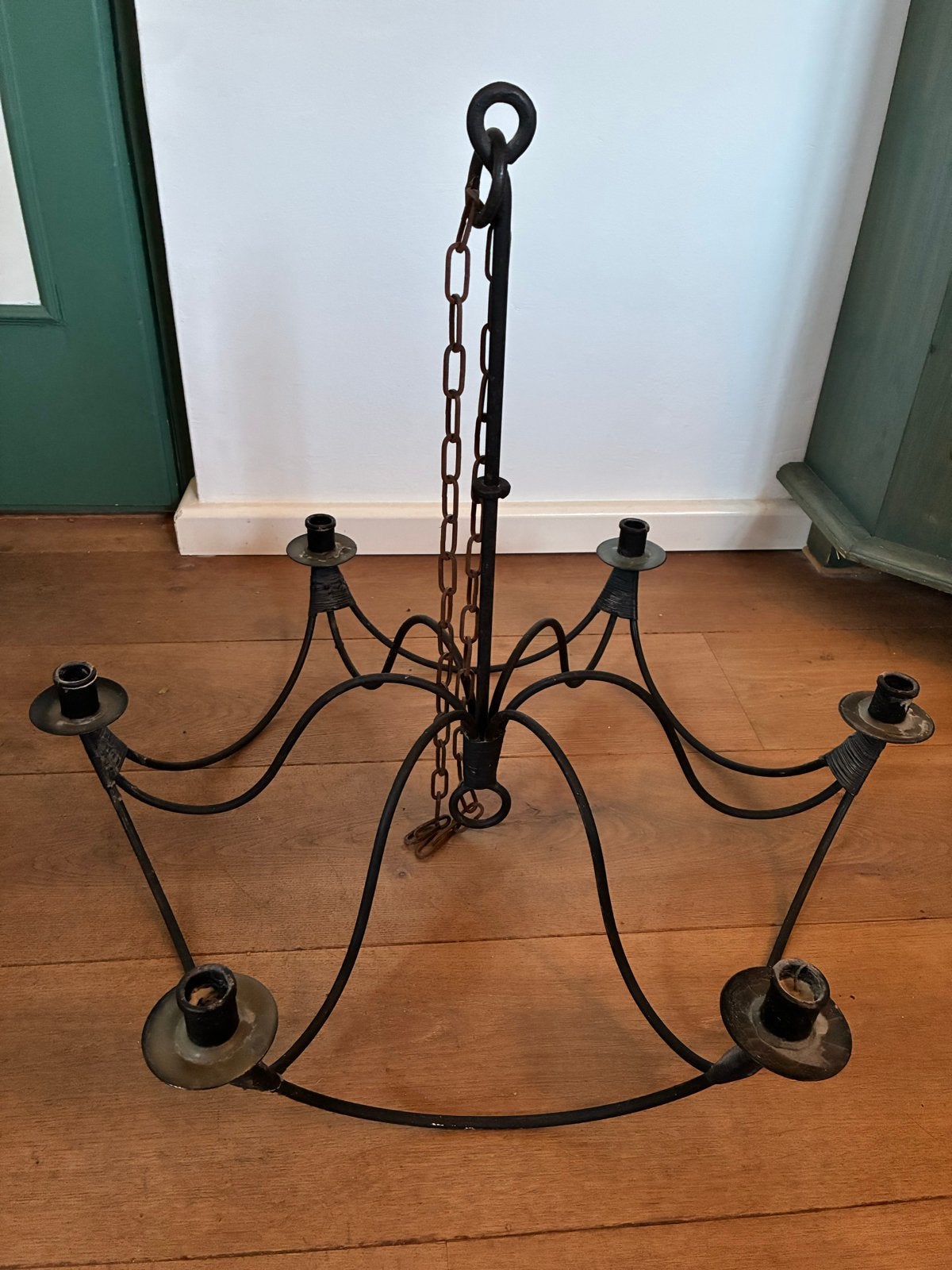 Vintage zwarte klassieke kroonluchter/kaarsenkroon 6 armen, Ophalen, Overige materialen