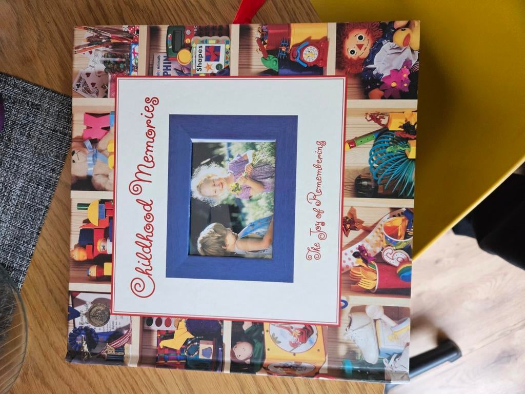 Childhood Memories Fotoalbum - Het plezier van herinneren, Ophalen of Verzenden, Zo goed als nieuw, Fotoalbum
