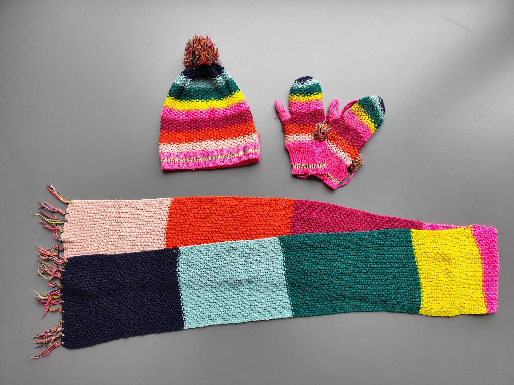 Vrolijke set van muts, sjaal en wanten van LE BIG, Kinderen en Baby's, Kinderkleding | Mutsen, Sjaals en Handschoenen, 134 t/m 140