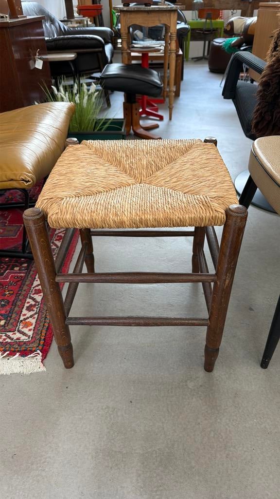 Vintage houten kruk met biezen zitting, Franse kruk, Huis en Inrichting, Krukjes, Ophalen, Gebruikt, I, I