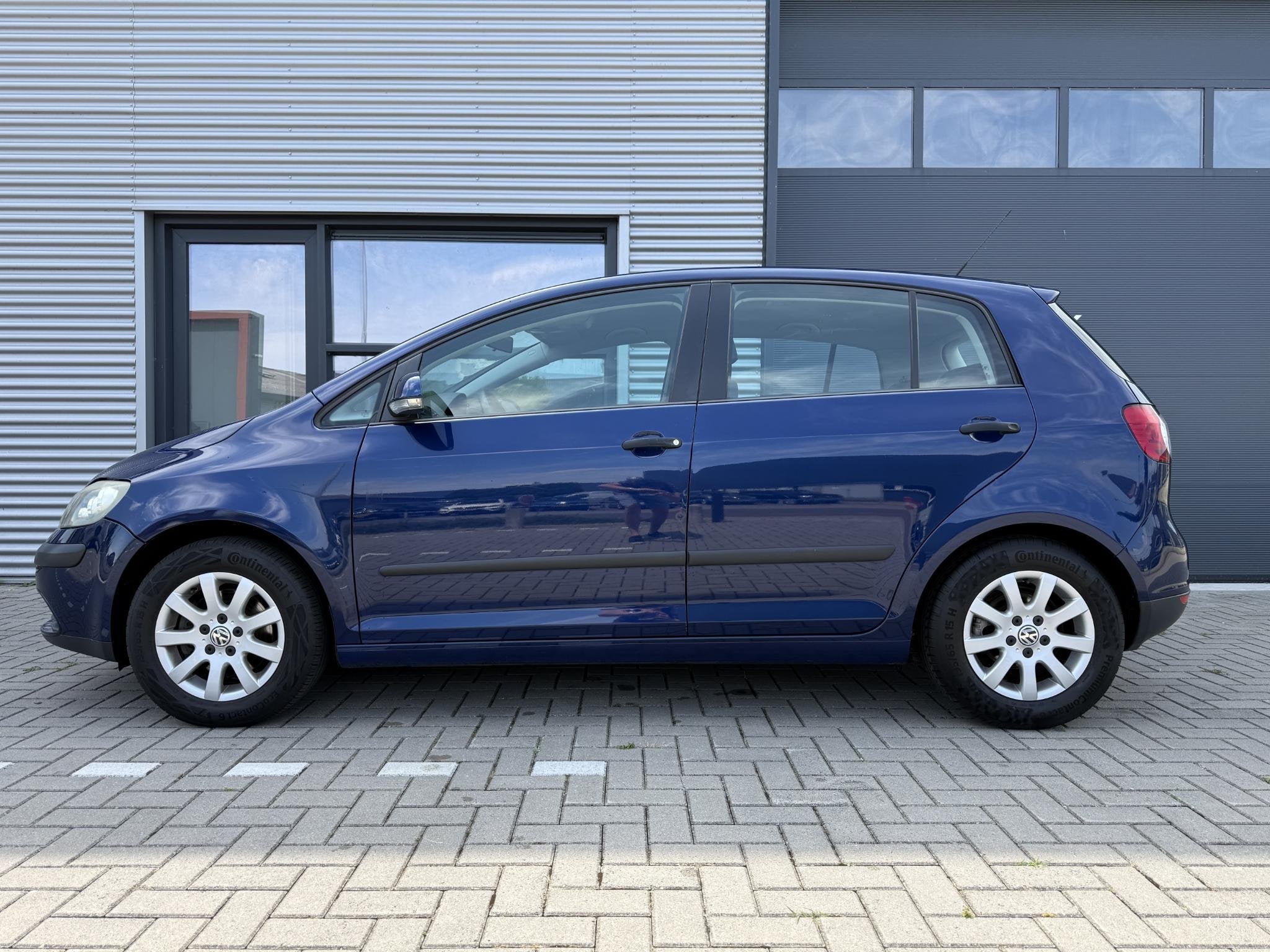 Volkswagen Golf Plus 1.6 FSI Comfortline Nieuwe Koppeling, Auto's, Stof, Gebruikt, Zwart, 4 cilinders