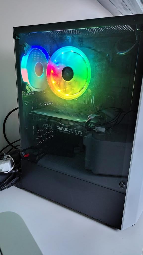 Gaming PC met Intel Core processor en RGB verlichting, Computers en Software, Desktop Pc's, Zo goed als nieuw, 2 tot 3 Ghz, SSD