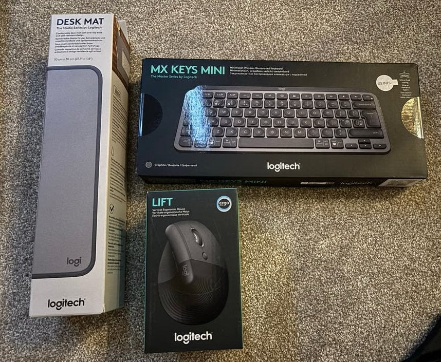 Nieuwe Logitech muis, toetsenbord en muismat set, Computers en Software, Muizen, Ophalen of Verzenden, Nieuw, Muis, Toetsenbord en muis-set