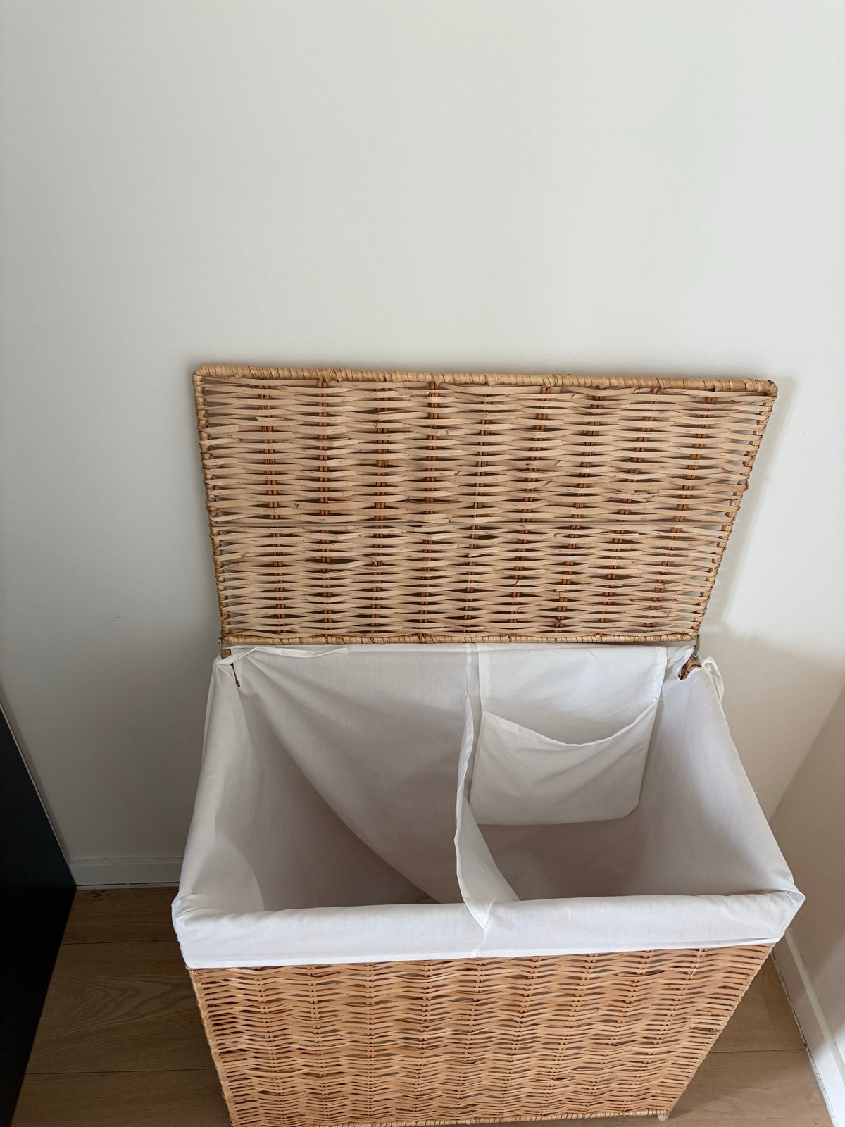 IKEA Nattgibba Wasmand - Rotan wasmand met 2 vakken, Huis en Inrichting, Woonaccessoires | Overige, Zo goed als nieuw, Natuurlijk materiaal