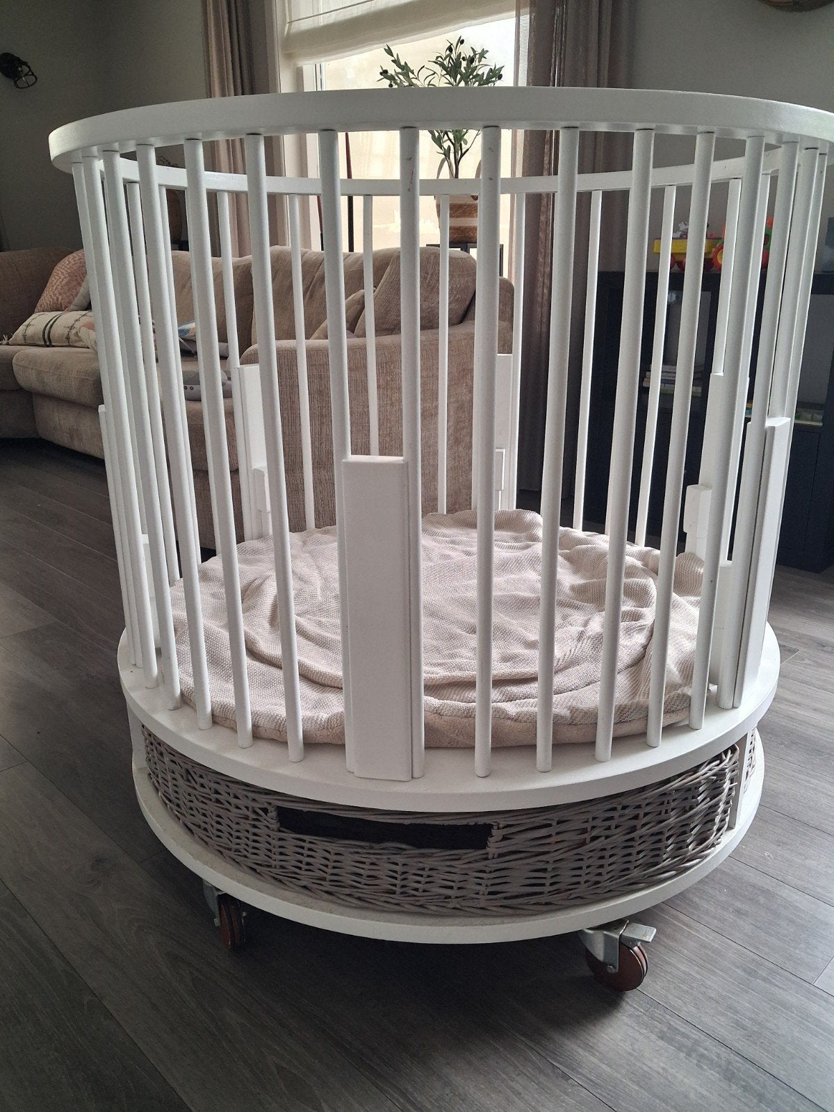 Ronde box met rieten manden, Ophalen, Gebruikt, Eenpersoons, Wit