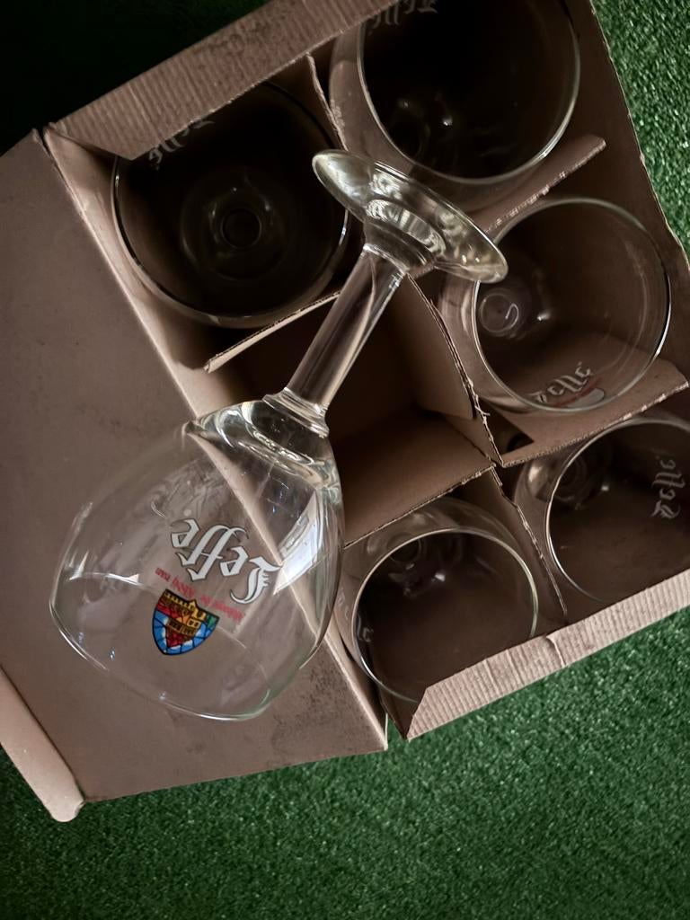 6 Leffe bierglazen op voet voor 0,5 liter, Verzamelen, Biermerken, Ophalen, Zo goed als nieuw, Glas of Glazen, Leffe