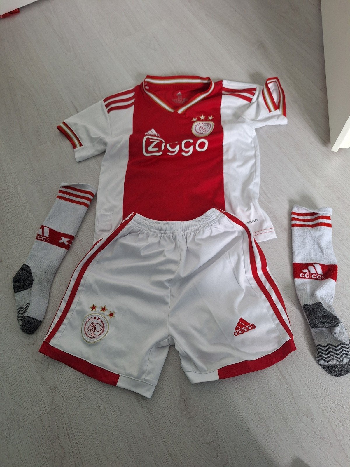 Ajax thuistenue voor kinderen - shirt, broekje en sokken, Ophalen of Verzenden, Gebruikt, Adidas, Jongen of Meisje
