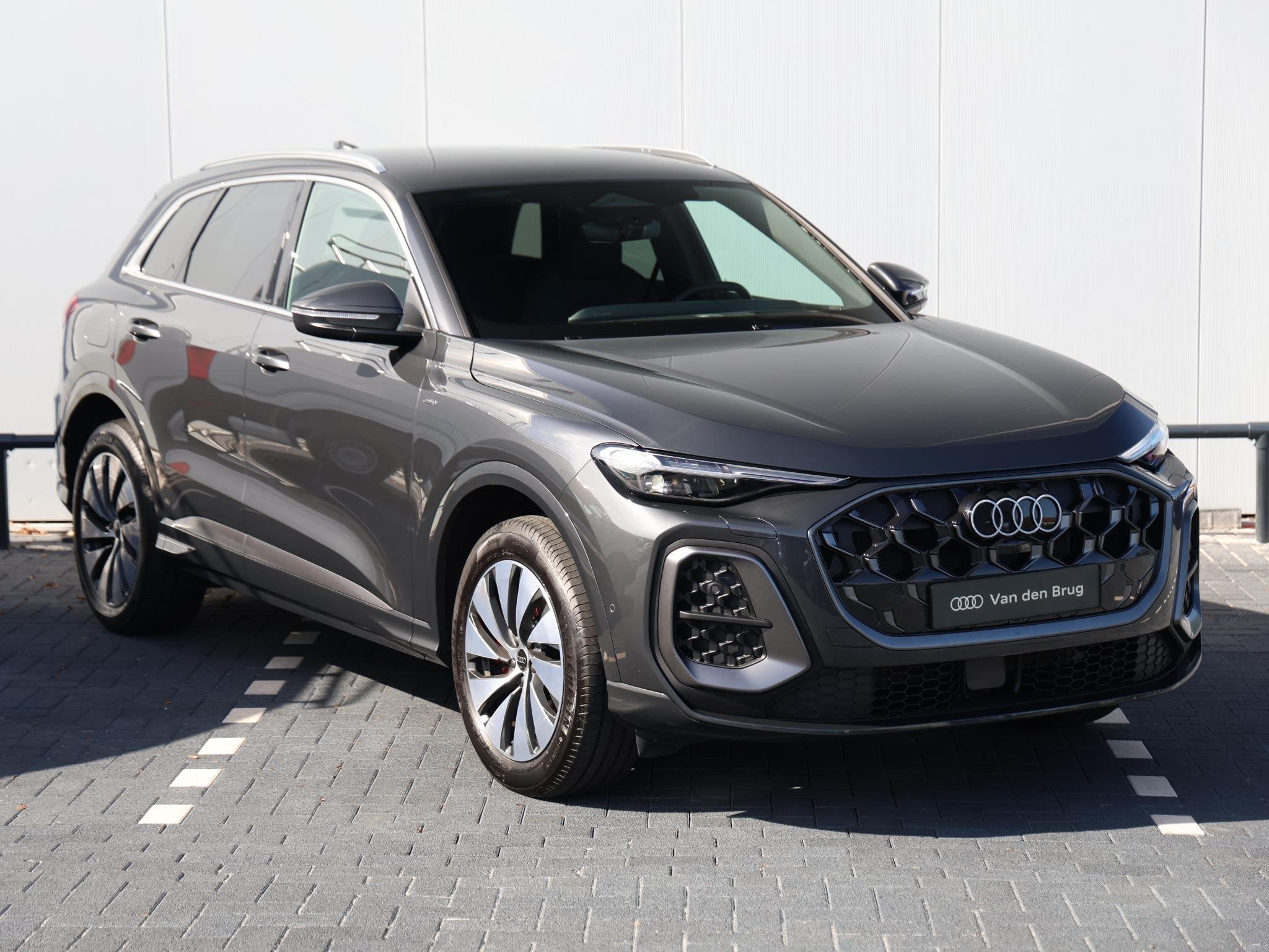 Audi Q5 2.0 TFSI e-hybrid quattro S edition Competition 367p, Auto's, Gebruikt, 4 cilinders, 150 min, Bedrijf