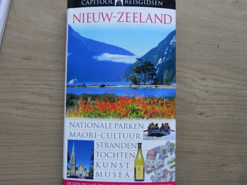 Capitool reisgids Nieuw Zeeland, Capitool, Zo goed als nieuw, Reisgids of -boek, Van Reemst uitgeverij