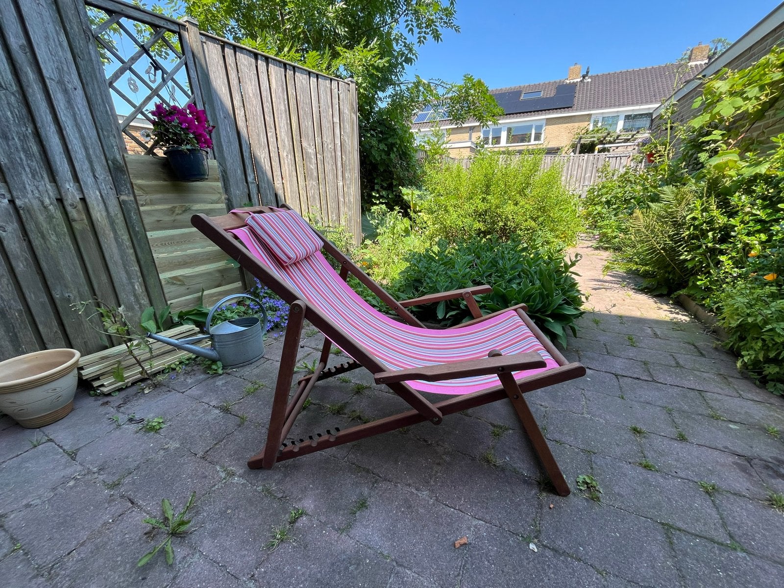 Houten strandstoel met roze gestreepte stof, Ophalen, Gebruikt
