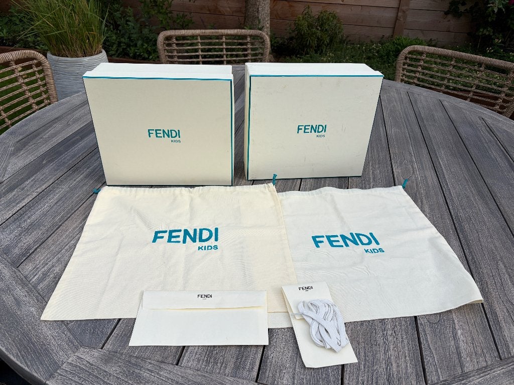Fendi Kids dustbags en dozen, Ophalen of Verzenden, Zo goed als nieuw, Wit, Textiel