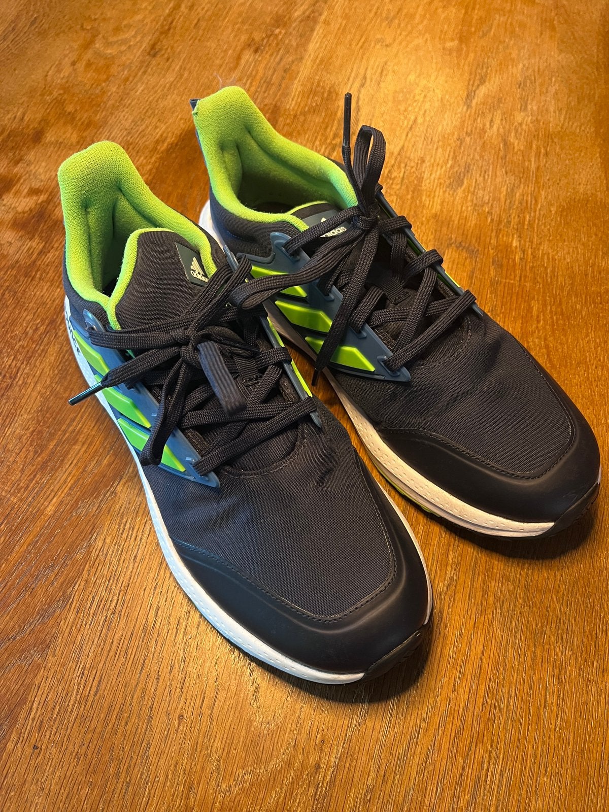 Superlichte Adidas Bounce atletiekschoen maat 40, Sport en Fitness, Loopsport en Atletiek, Ophalen of Verzenden, Zo goed als nieuw
