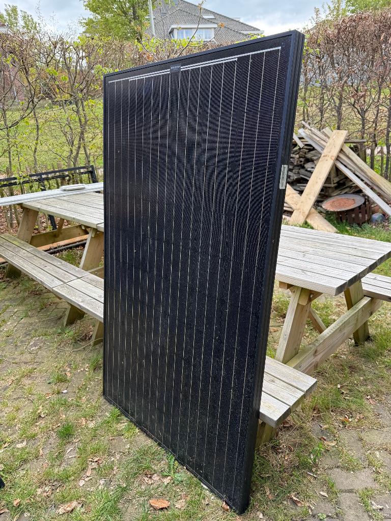 Zonnepanelen Sharp 285W (4 stuks), Doe-het-zelf en Verbouw, Zonnepanelen en Toebehoren, Ophalen, Gebruikt, Paneel, 200 wattpiek of meer