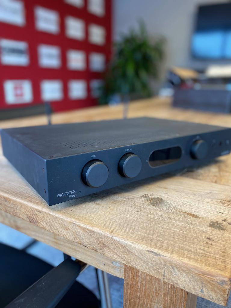Audiolab | 6000A Play | Versterker & Streamer  | Zwart, Overige systemen, Niet ingevuld, Ophalen of Verzenden, Zo goed als nieuw