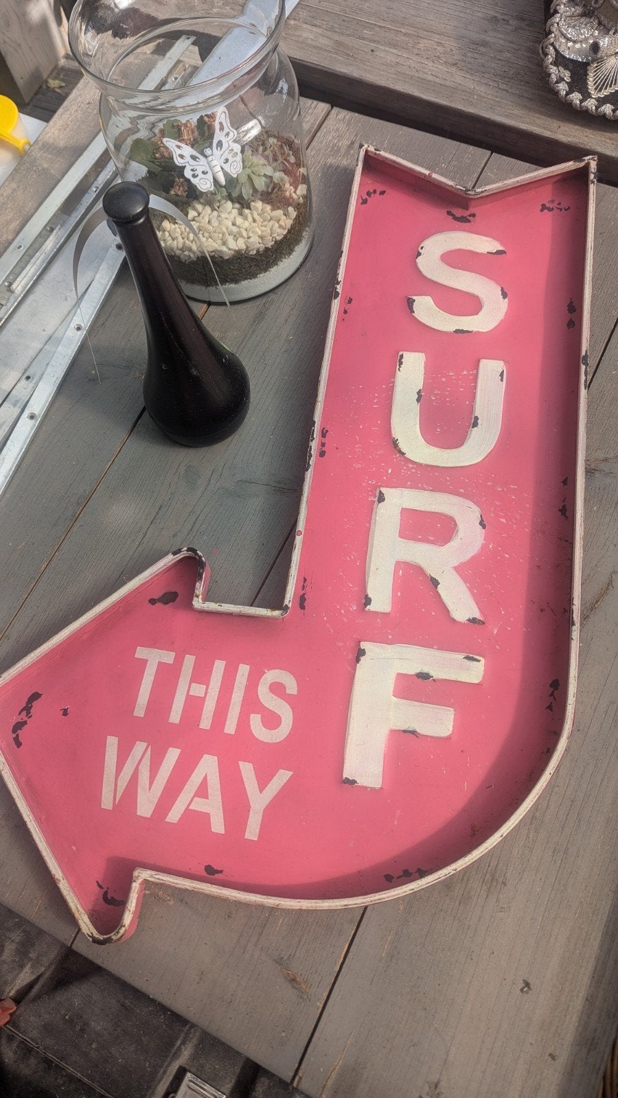 Groot roze decoratie bord "Surf this way" 80x50, Beach style, Ophalen, Metaal, 80 cm, Decoratieobject
