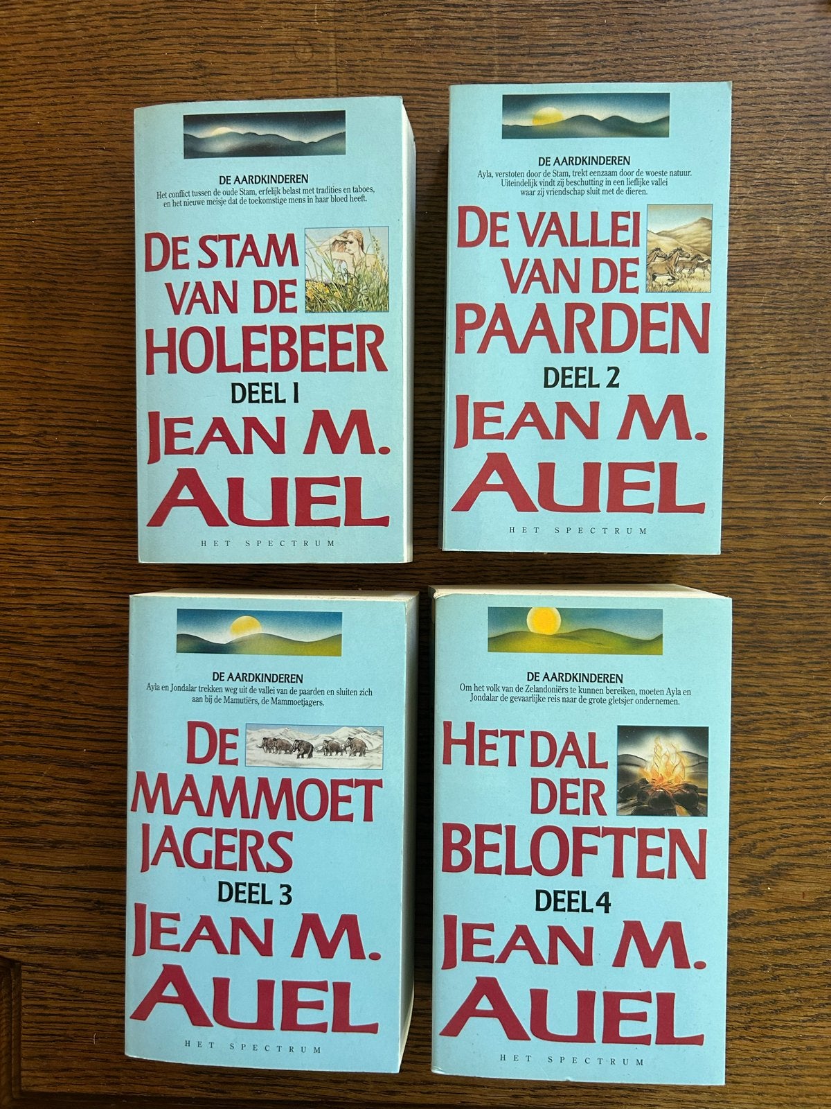 De Aardkinderen serie - Deel 1 t/m 4 - Jean M. Auel, Ophalen of Verzenden, Zo goed als nieuw, Nederland