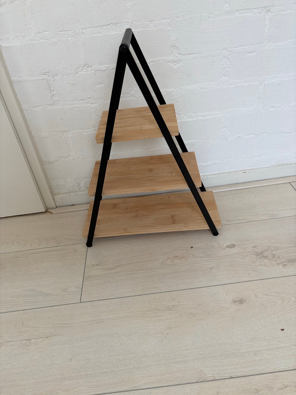 Decoratieve bamboe en metalen displayrek, Huis en Inrichting, Ophalen of Verzenden, Nieuw