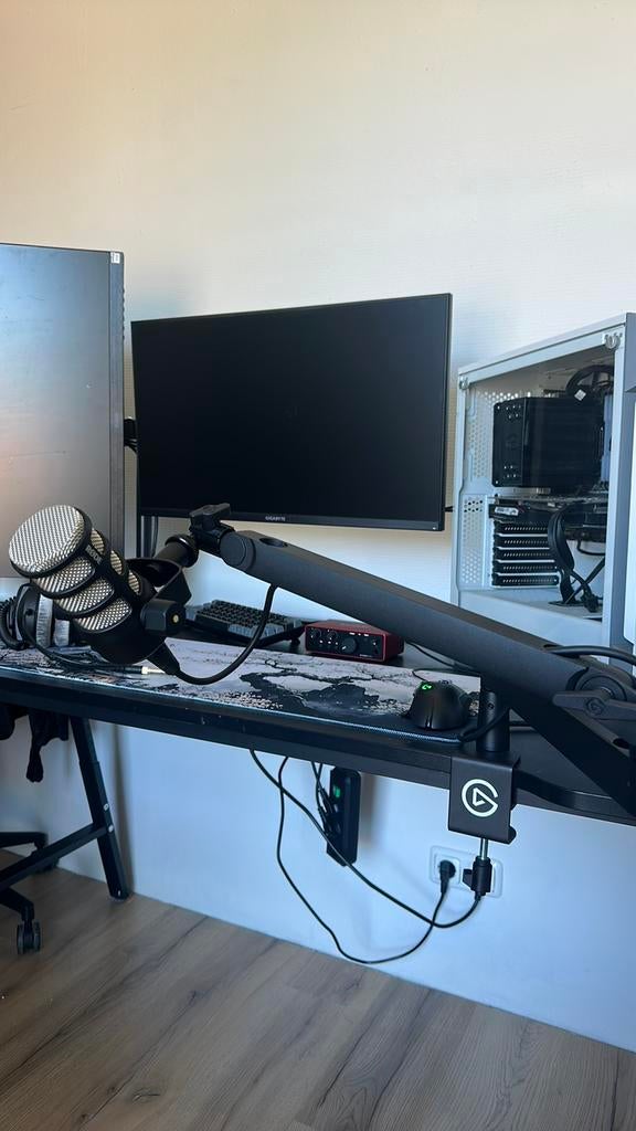 Rode podmic met Elgato boom arm zgan, Muziek en Instrumenten, Microfoons, Ophalen of Verzenden, Zo goed als nieuw, Studiomicrofoon