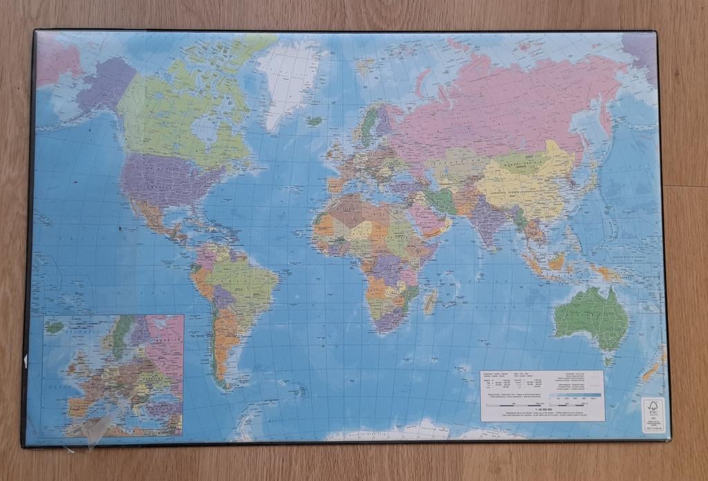 Bureauonderlegger wereldkaart, Ophalen
