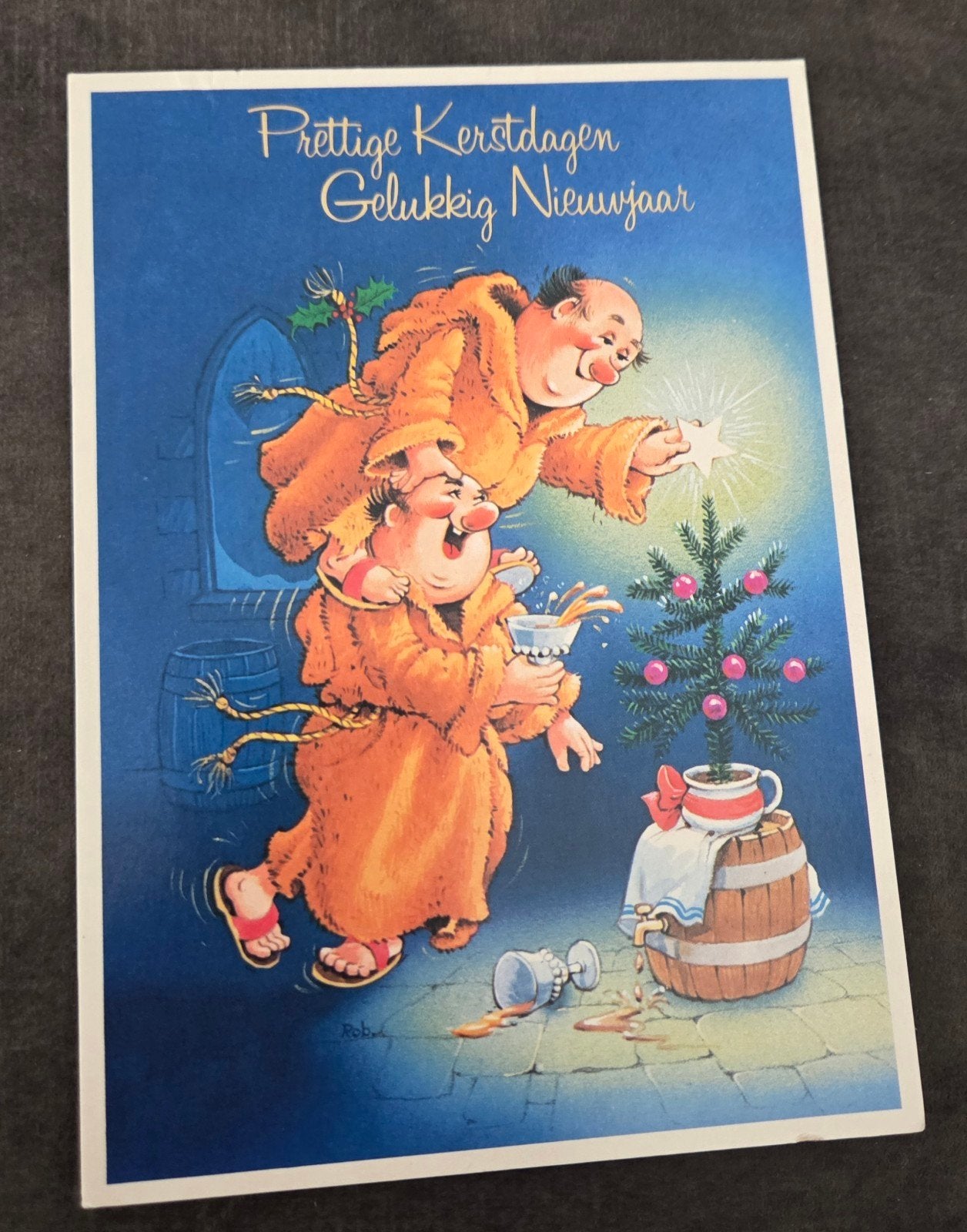 Vintage Kerstkaart: Vrolijke Monniken en Kerstboom, Verzamelen, Verzenden, 1960 tot 1980, Gelopen, Feest(dag)