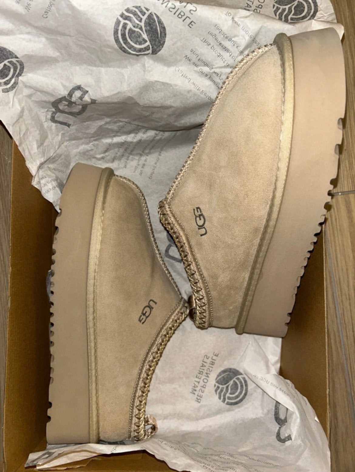 Nieuwe UGG Tazz - Maat 38, Ophalen of Verzenden, Nieuw, Beige, Pantoffels of Sloffen