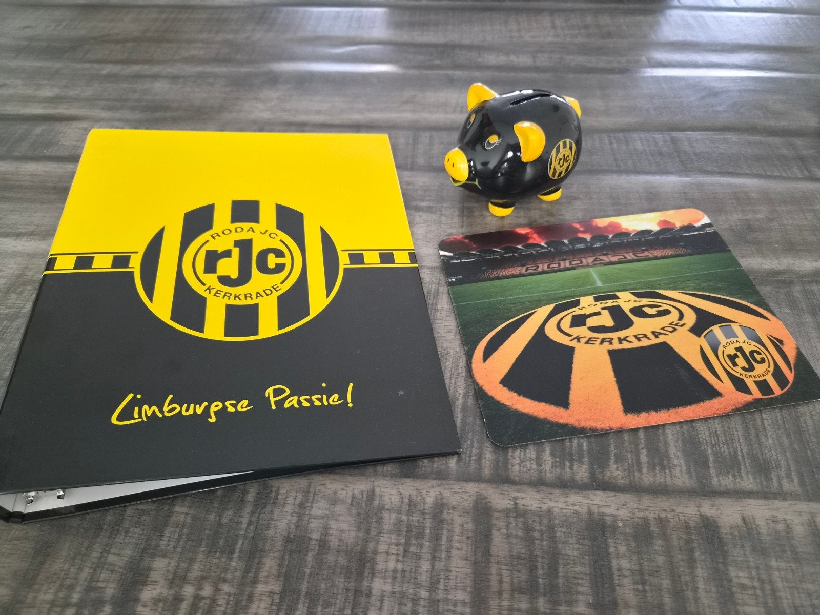 Roda JC Fanpakket: Spaarpot, Ringband en Muismat, Ophalen of Verzenden, Zo goed als nieuw, Roda JC