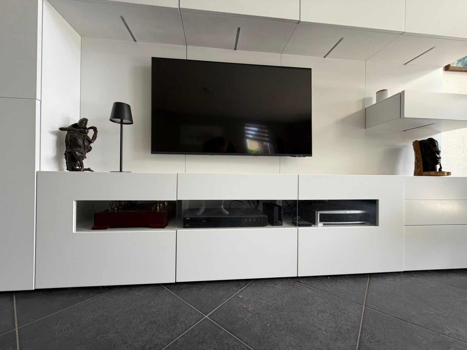 Crest Karat W420 TV wandkast, Ophalen, 250 tot 300 cm, Gebruikt, Met deur(en)