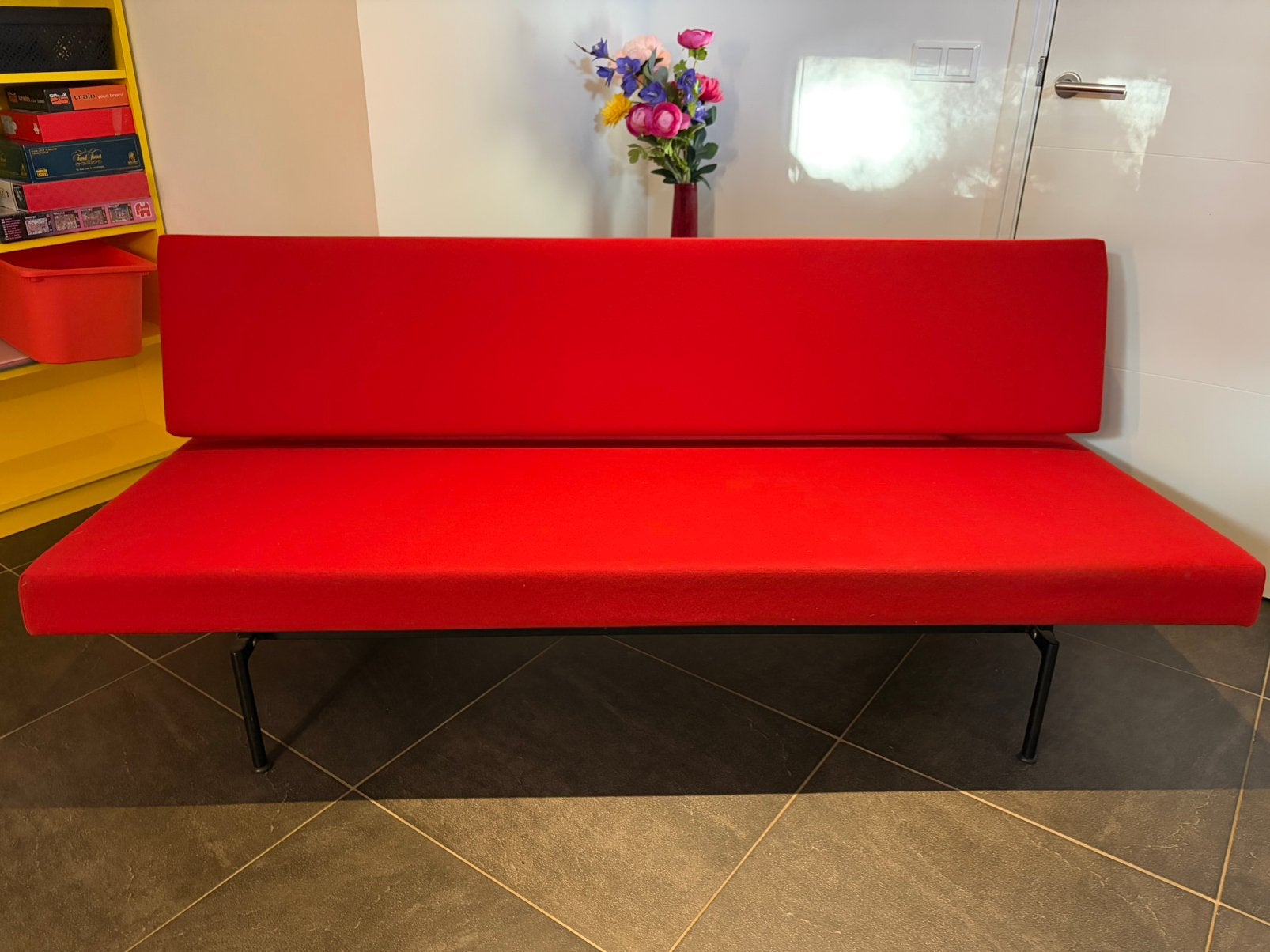Vintage Martin Visser slaapbank – rood met gele armsteun, Ophalen, Zo goed als nieuw, Tweepersoons, Rood