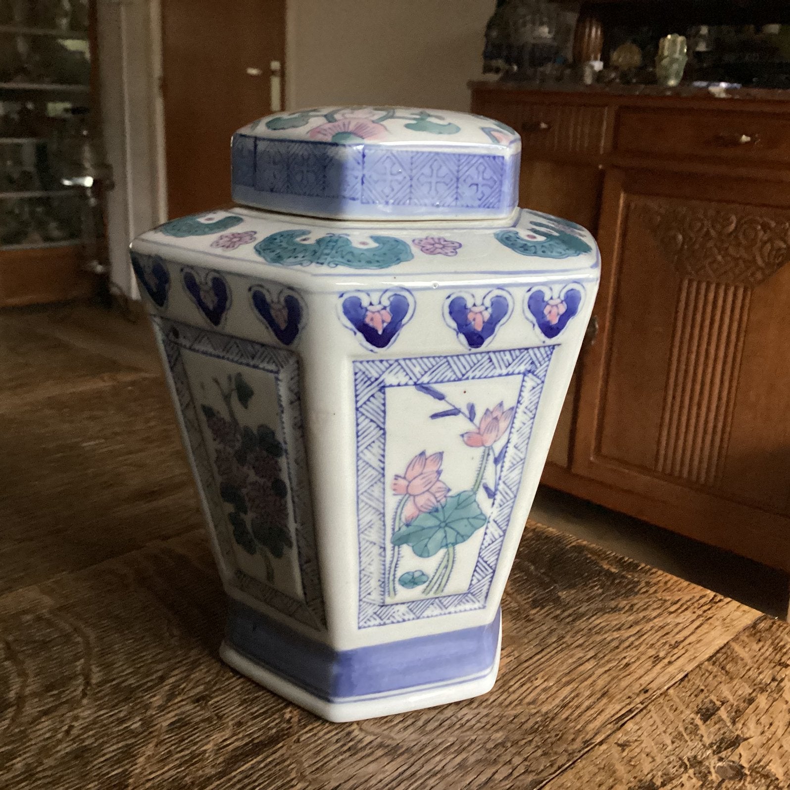 Chinese dekselvaas in goede staat voor, € 12, Antiek en Kunst, Ophalen of Verzenden