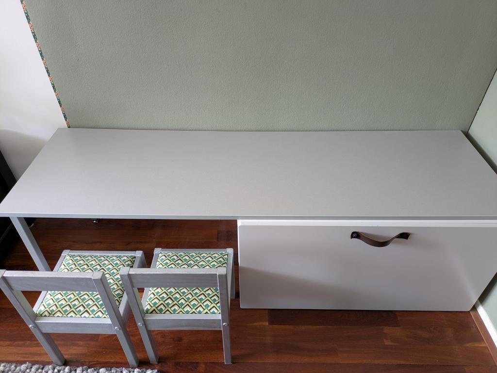 Speelhoek met bureau en speelgoedkist - 165x54x52cm, Kinderen en Baby's, Kinderkamer | Tafels en Stoelen, Ophalen, Gebruikt, Tafel(s)