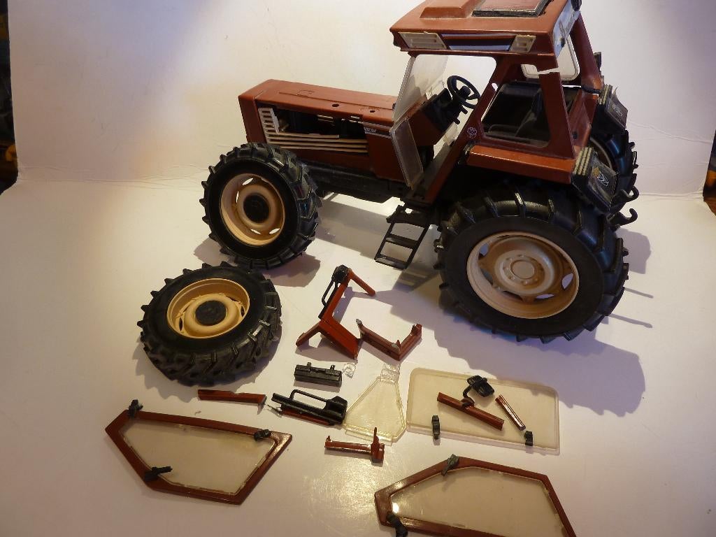 TRACTOR:  25 CM.   ""FIATAGRI"" TURBO DT 180-90, Ophalen of Verzenden, Gebruikt, Tractor of Landbouw