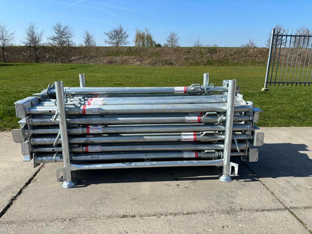 50 stuks nieuwe schroefstempels 180-300cm incl. bok 70x130cm, Ophalen, Zo goed als nieuw, Rolsteiger of Kamersteiger, 5 meter of hoger