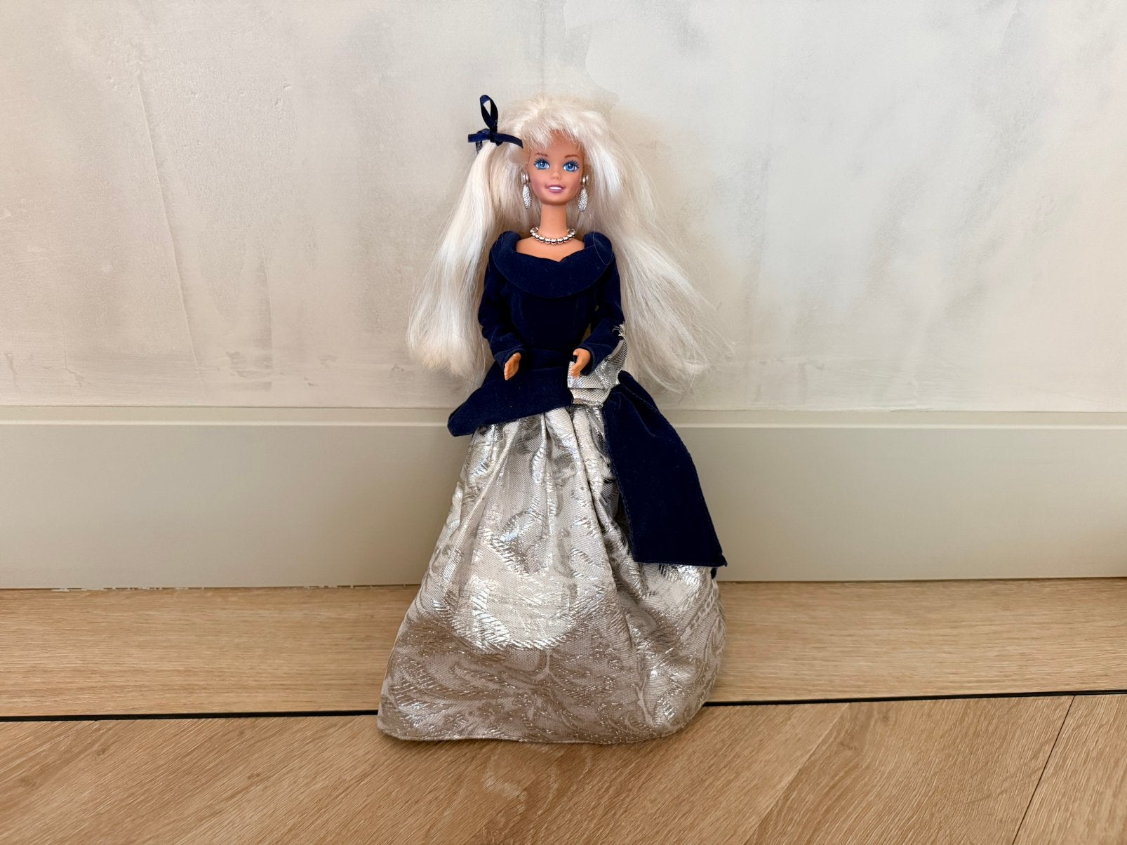 Barbie vintage 1995 winter fluwelen jurk, Ophalen of Verzenden, Gebruikt, Barbie