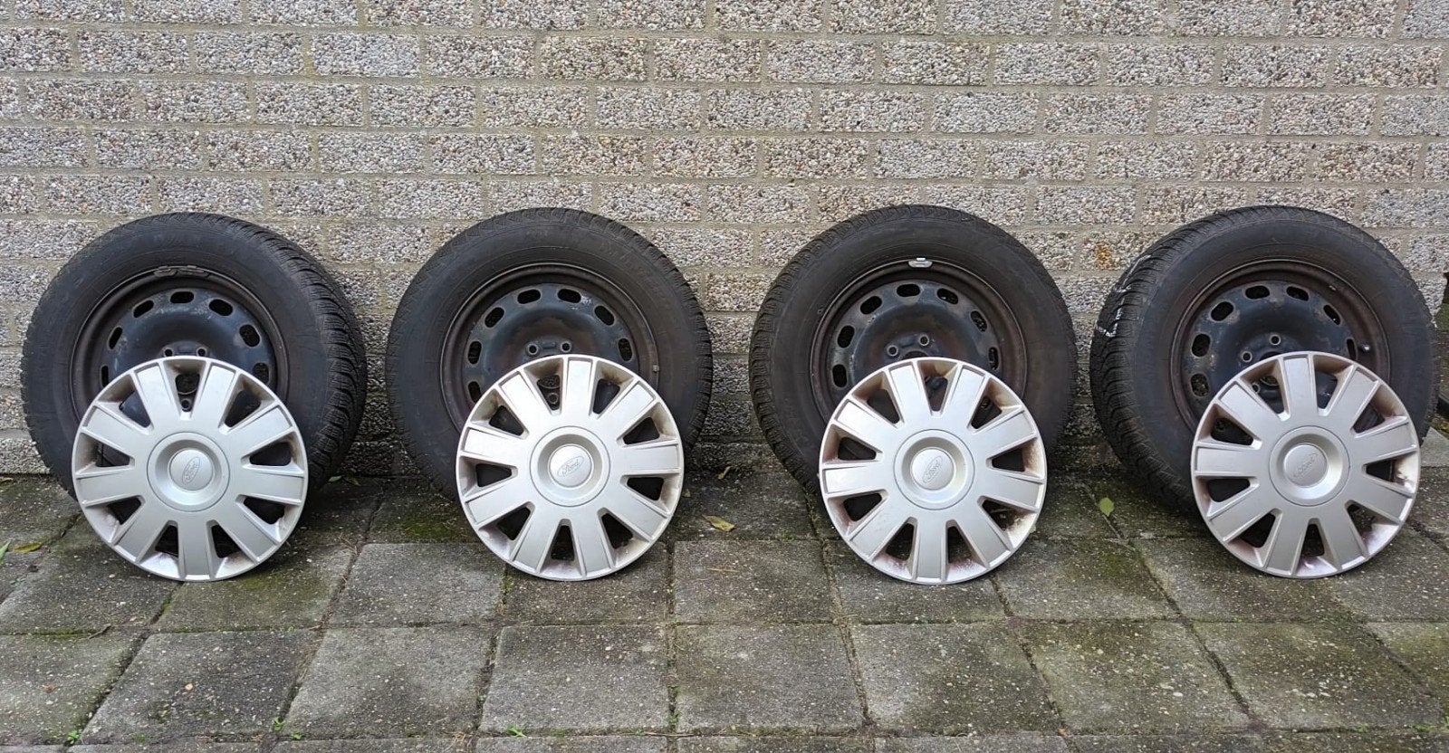 Winterbanden Fulda Kristall 195/65R15 met wieldoppen, Ophalen, Gebruikt