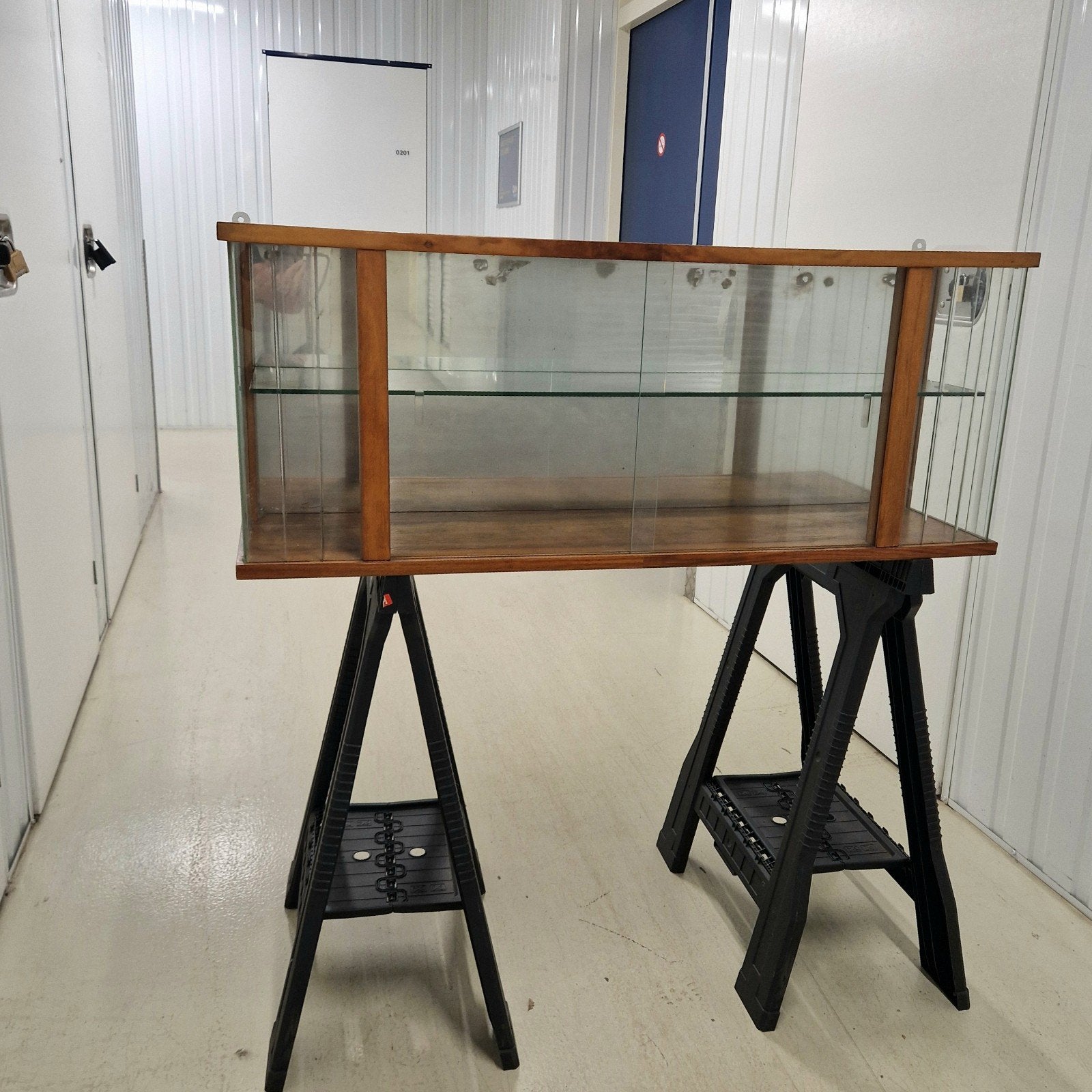 Vintage wandvitrine jaren '70 - Hoogglans hout & glas, Ophalen, Huis en Inrichting