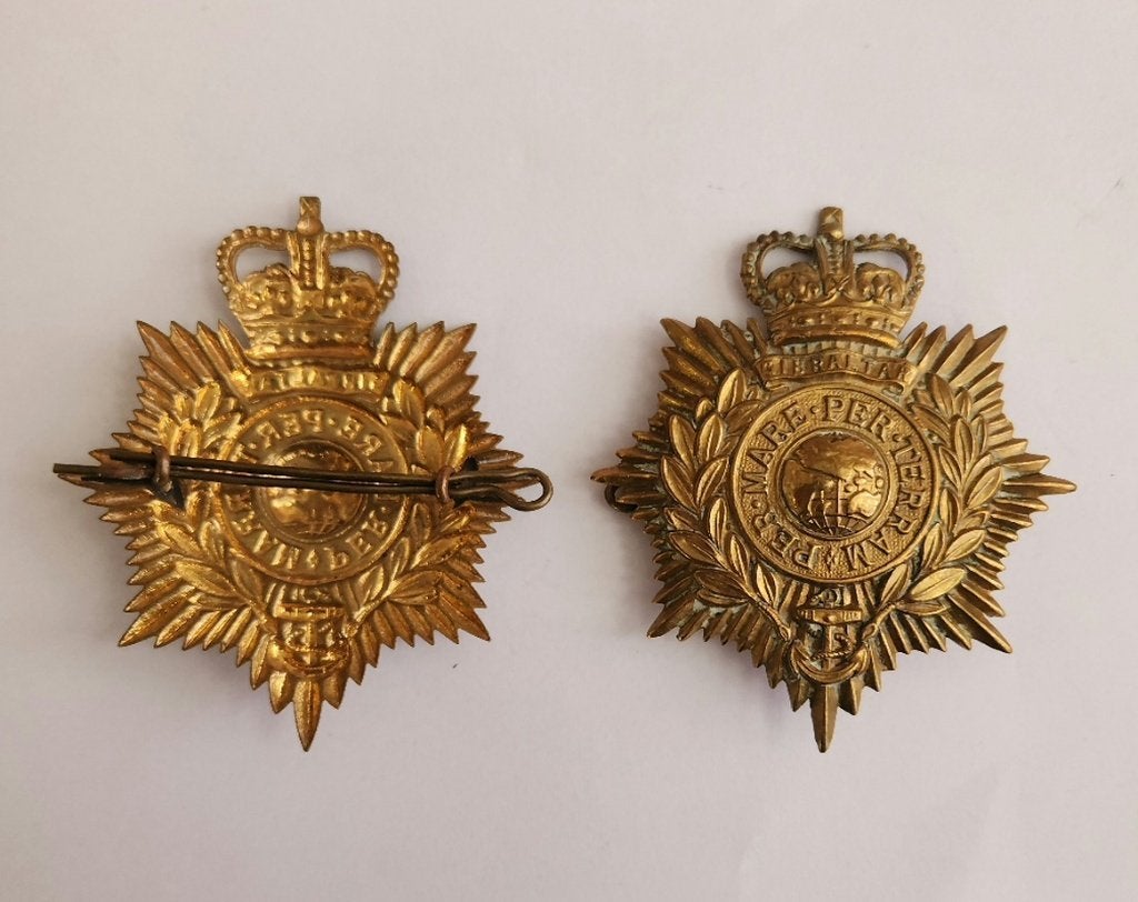 Helm embleem UK Butsen Royal Marines, Ophalen of Verzenden, Marine, Engeland, Embleem of Badge