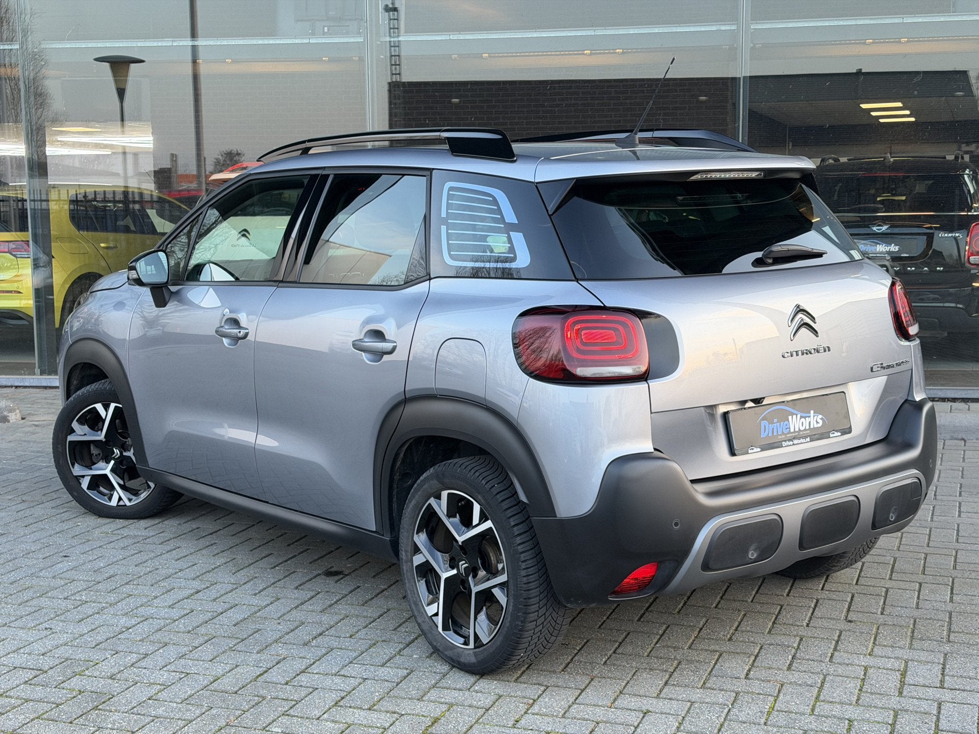 Citroën C3 Aircross 1.2 SHINE 130PK | Automaat | Pano | 1/2, Auto's, Dealer onderhouden, Gebruikt, 1199 cc, Met garantie (alle)